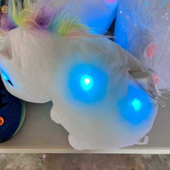 LED light up Color changing Rainbow UNICORN - Picture 5 of 7